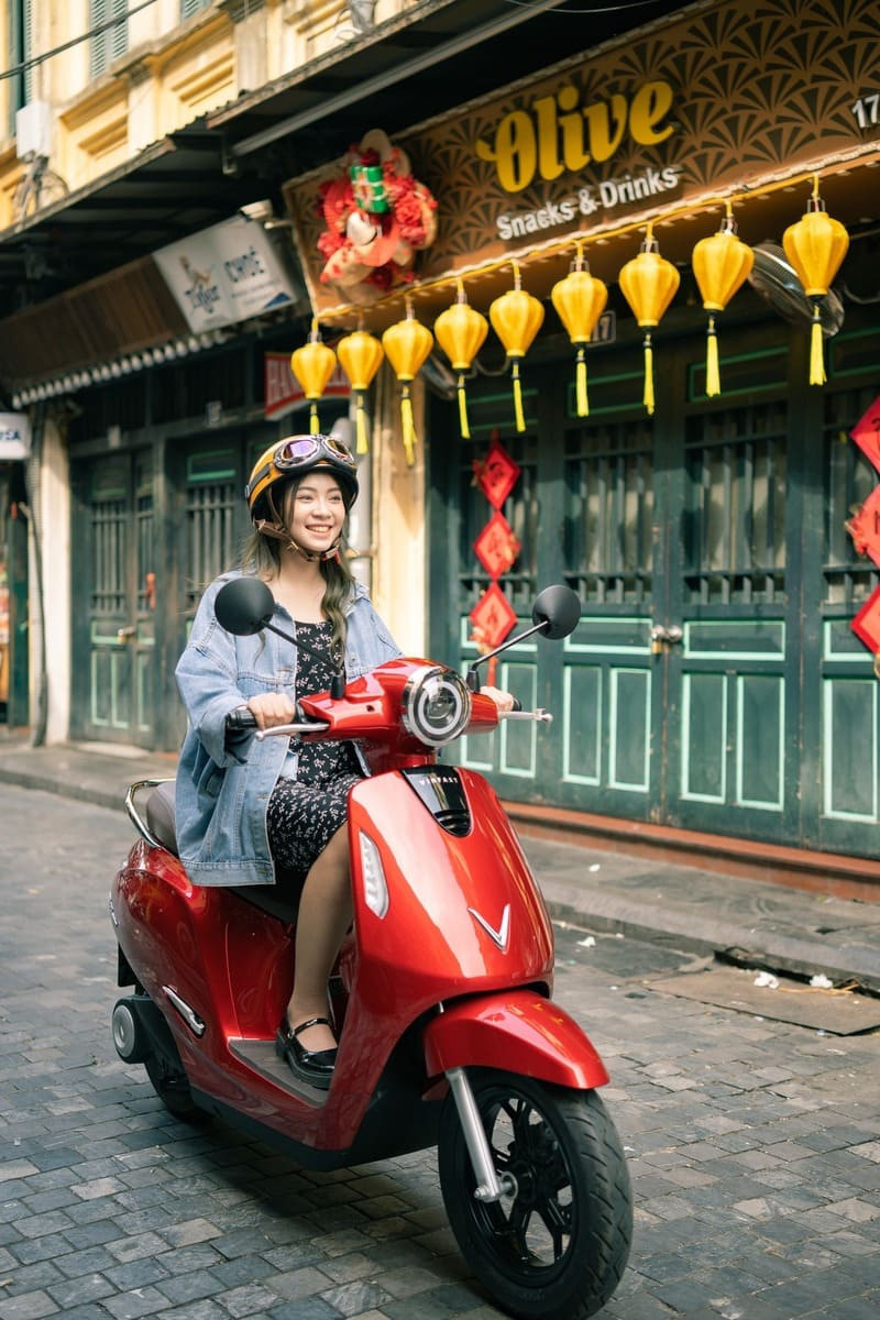 Biểu đồ so sánh chi phí vận hành giữa xe máy điện và xe xăng