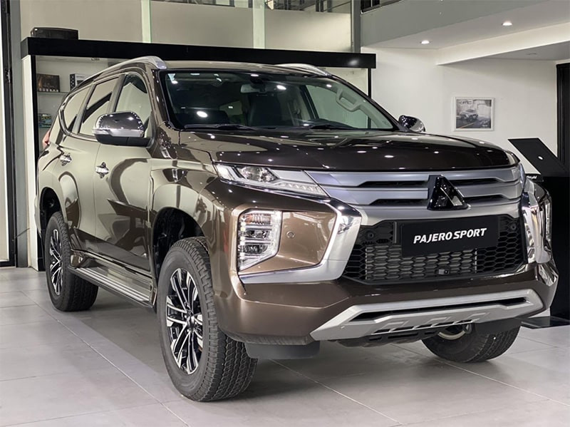 Biểu đồ so sánh giá bán Mitsubishi Pajero Sport với các đối thủ cùng phân khúc