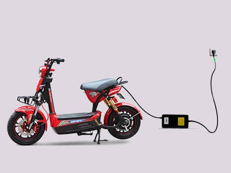 Bộ sạc xe điện không tự ngắt khi pin đầy, dẫn đến nguy cơ hư hại pin và sạc.