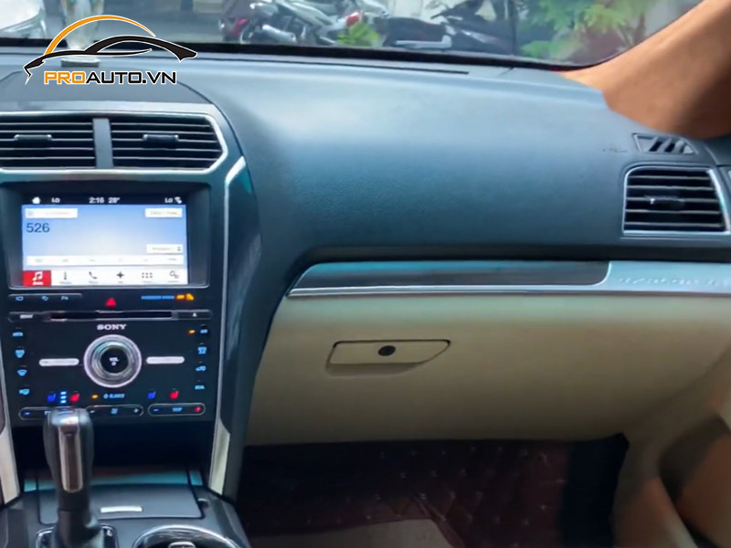 Bọc da taplo xe Ford Explorer