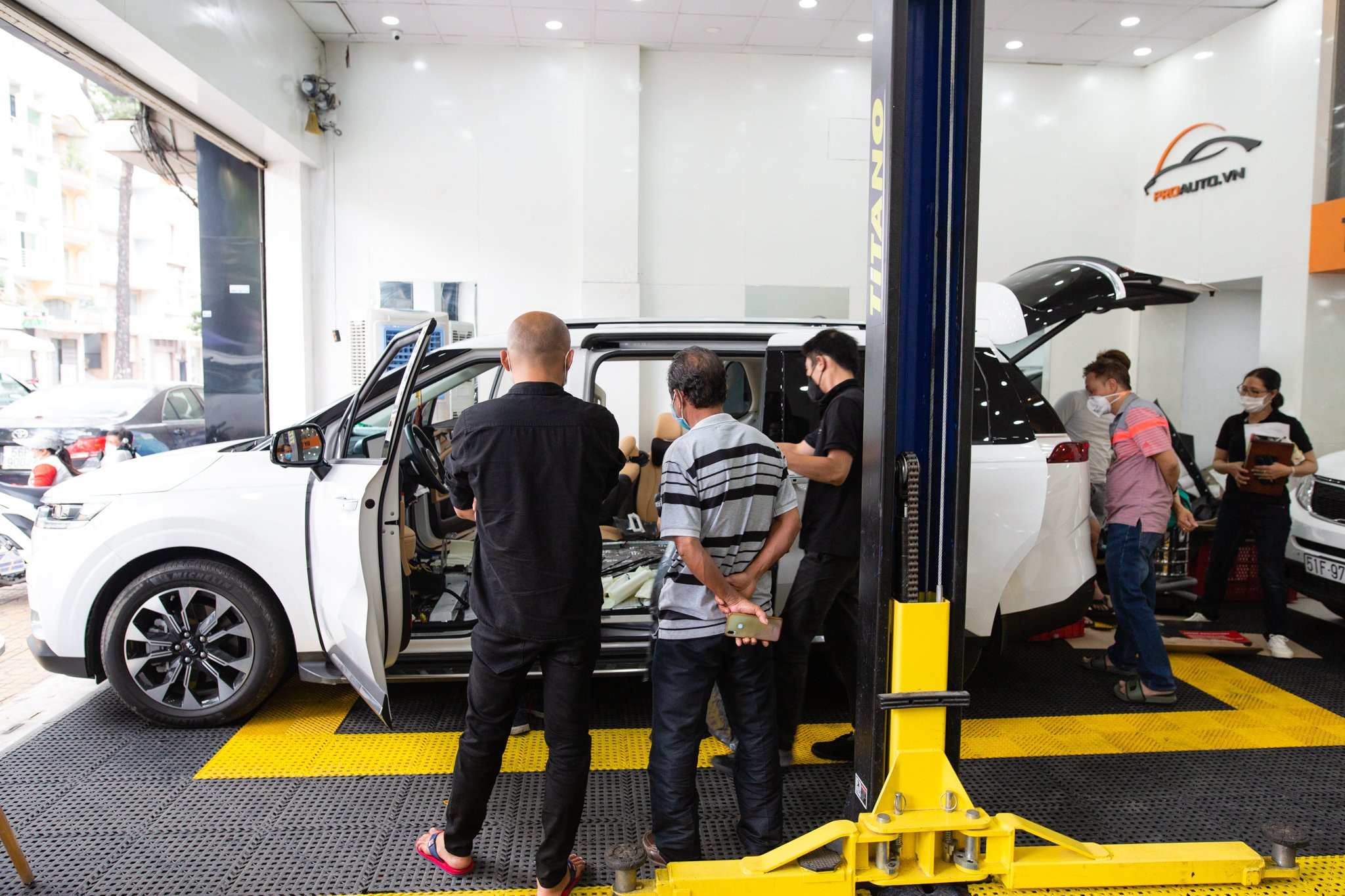Bọc ghế da ô tô Yên Bái: kinh nghiệm chọn xưởng bọc uy tín