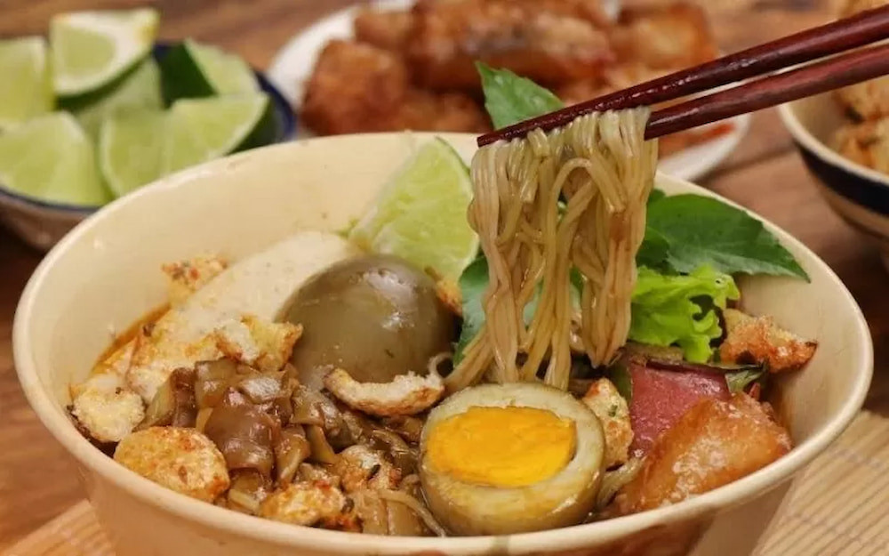 Bún mắm cua với nước dùng từ cua đồng lên men độc đáo
