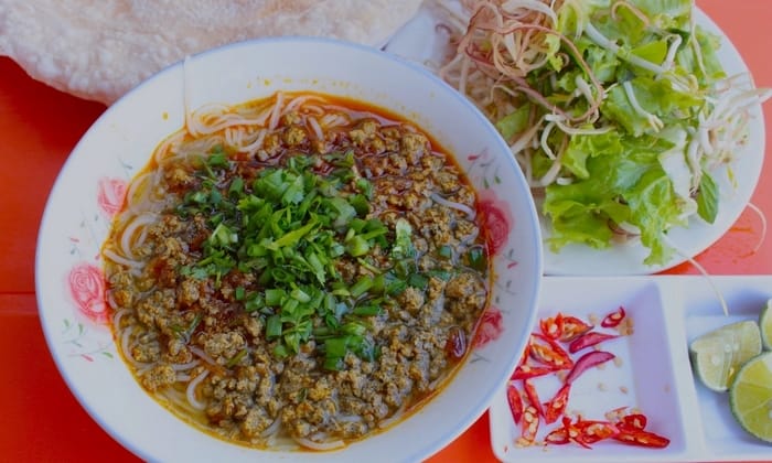 Món bún tôm Bình Định có hình thức đơn giản nhưng có hương vị đậm đà đặc biệt