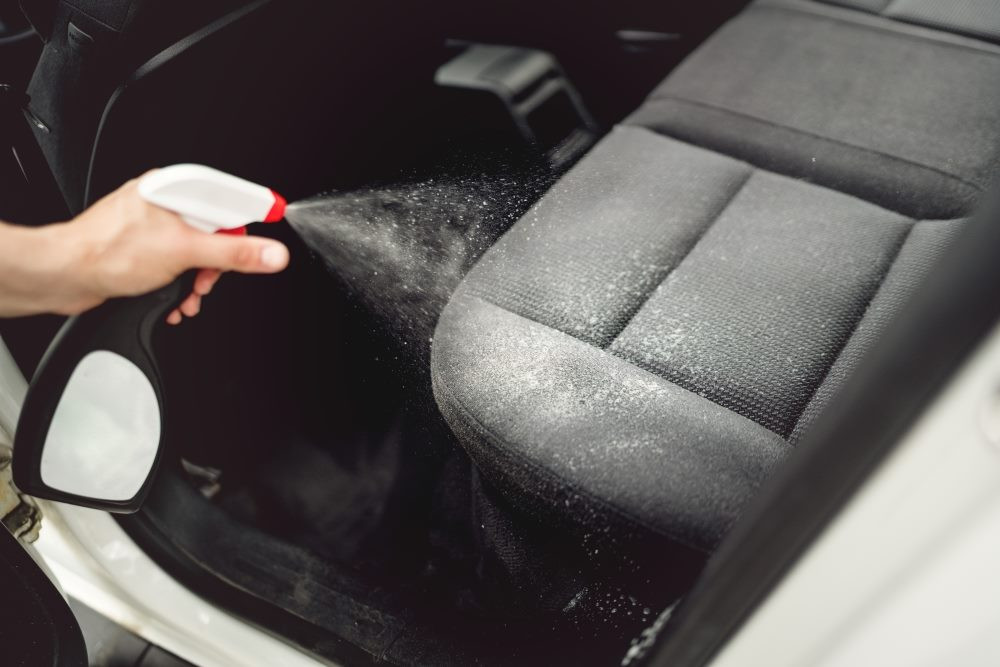 Các bộ phận nội thất xe ô tô bị ngấm nước và ẩm mốc sau khi bị thủy kích