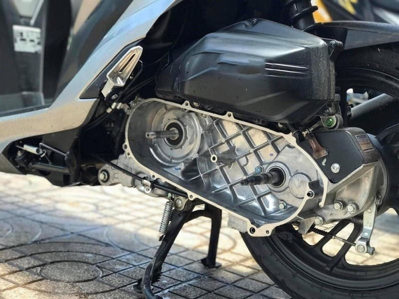 Các chi tiết cấu thành bộ nồi xe tay ga như chén bi, dây curoa và chuông nồi