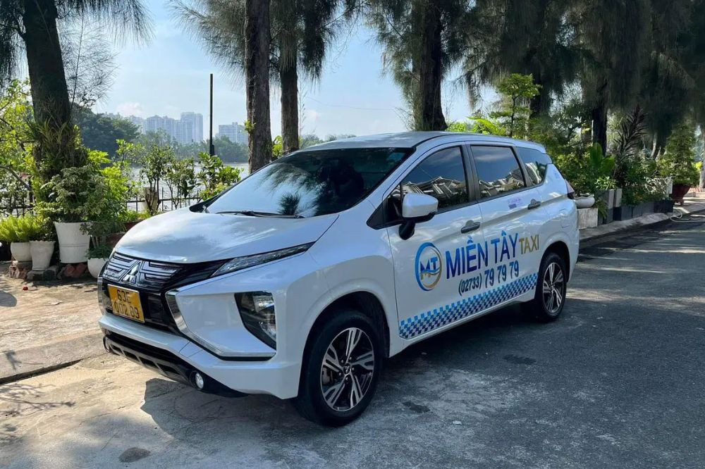 Các dòng xe 7 chỗ hiện đại của Taxi Miền Tây phục vụ nhu cầu di chuyển ở Gò Công