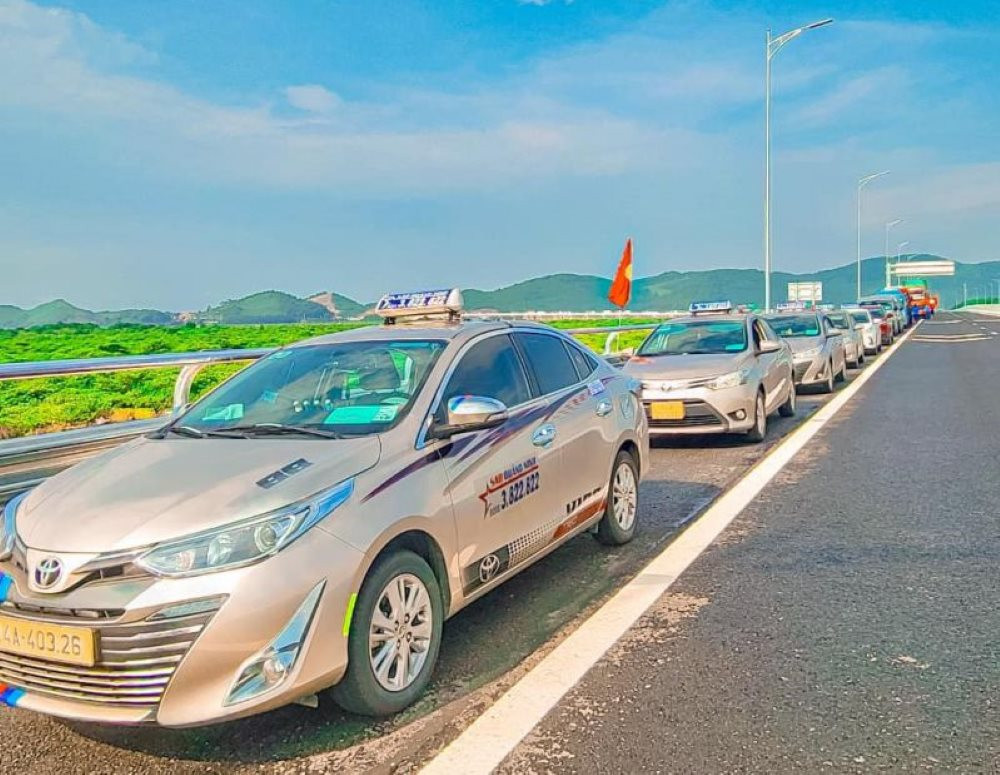Các hãng taxi uy tín đang hoạt động nhộn nhịp tại thành phố Uông Bí