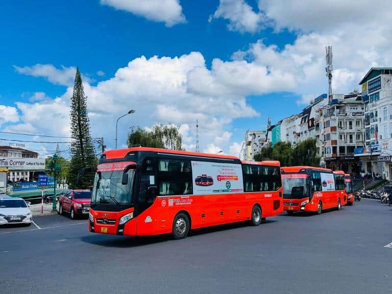 Các loại xe khách đa dạng đậu tại Bến xe Bắc Phan Thiết