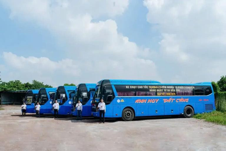 Các loại xe khách hiện đại đậu tại Bến xe Vĩnh Niệm