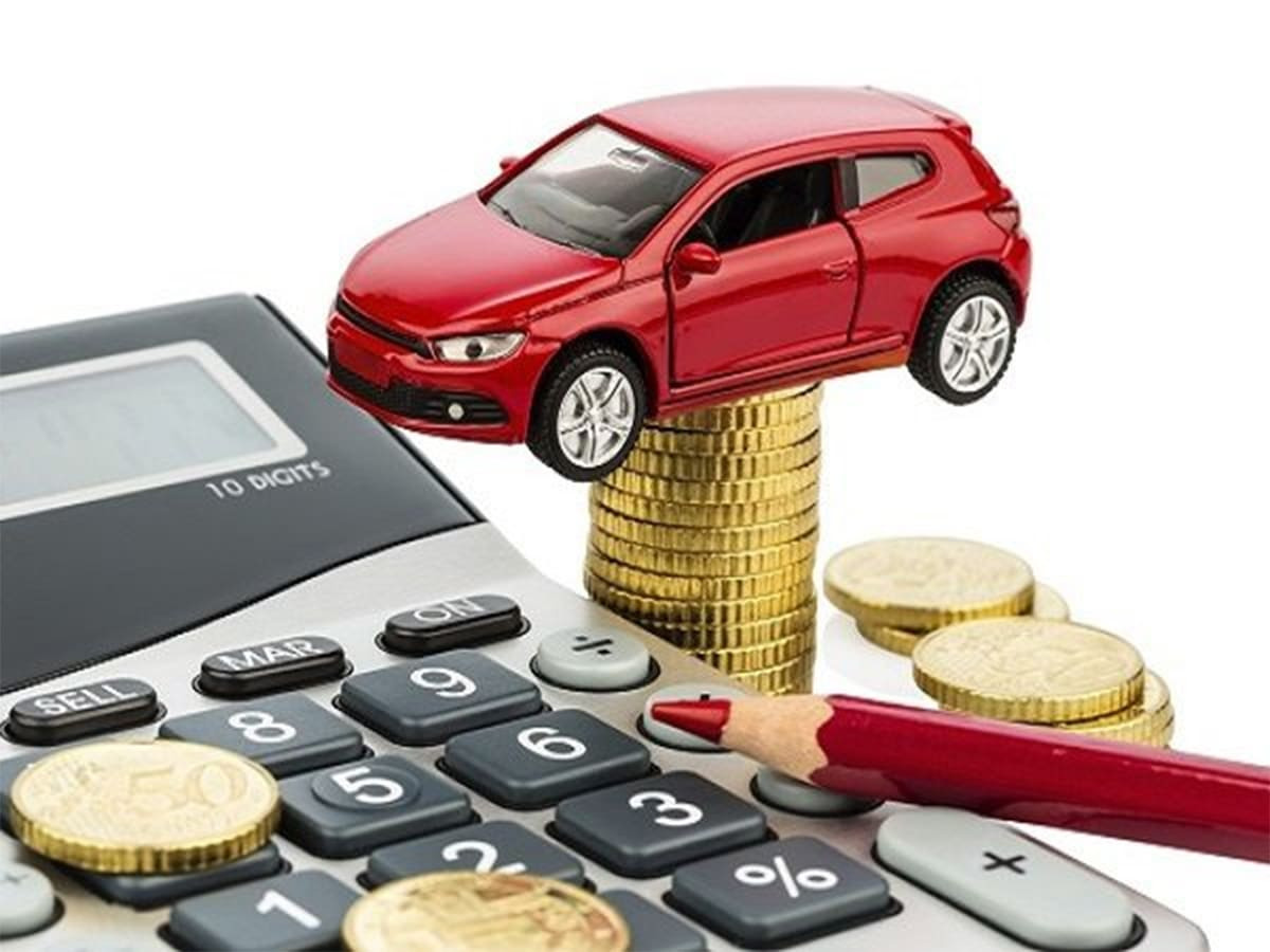 Các loại xe ô tô khác nhau từ sedan đến xe tải, minh họa sự đa dạng về phí bảo hiểm bắt buộc