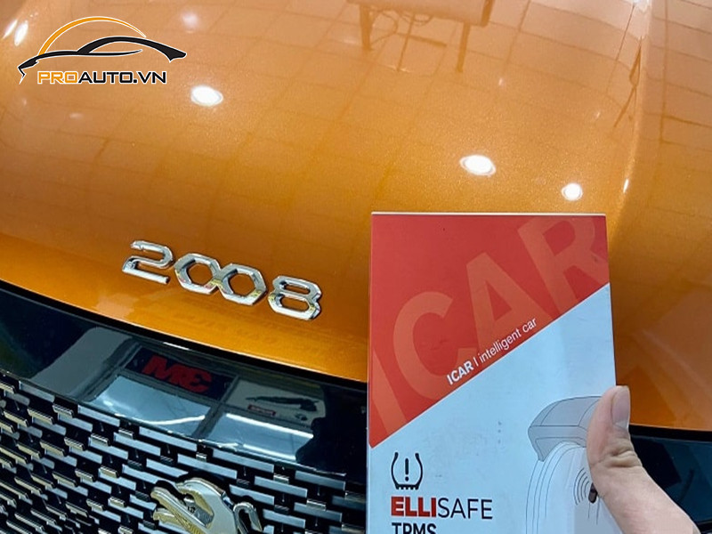 Cảm biến áp suất lốp được gắn vào van xe Peugeot 3008
