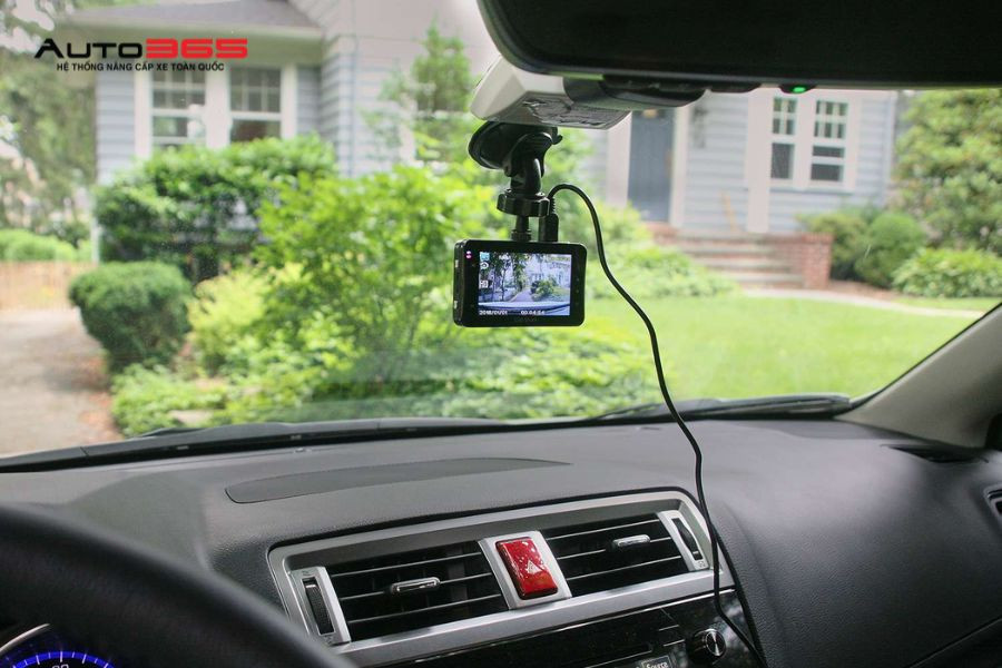 Camera hành trình kết nối màn hình DVD Android giúp tài xế dễ dàng quan sát