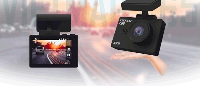 Camera hành trình tích hợp camera lùi, phụ kiện ô tô cần thiết