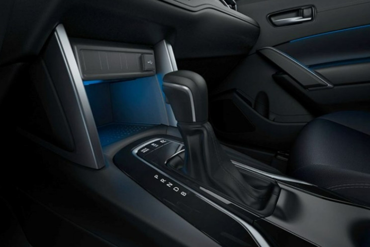 Cần số bọc da Toyota Corolla Cross