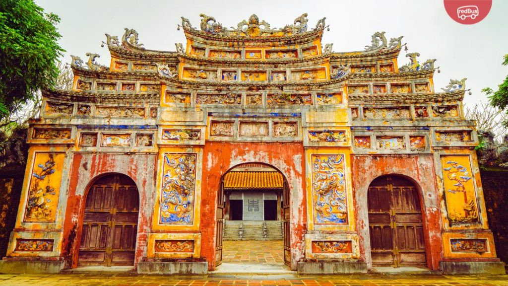 Cảnh quan Điện Kiến Trung tráng lệ trong Hoàng thành Huế, nơi diễn ra nhiều sự kiện Festival Huế