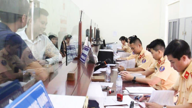 Cấp biển số xe sau khi hoàn tất thủ tục đăng ký ô tô