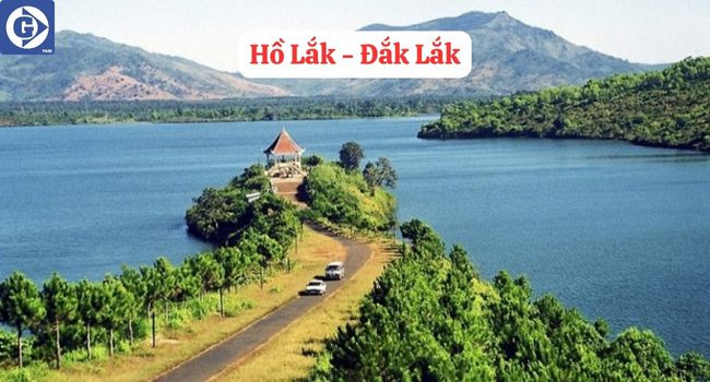 Chèo thuyền độc mộc trên Hồ Lắk, trải nghiệm độc đáo khi du lịch DakLak