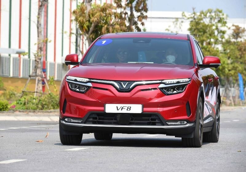Chi phí lăn bánh và chính sách thuê pin của VF 8 giúp tối ưu hóa chi phí sở hữu