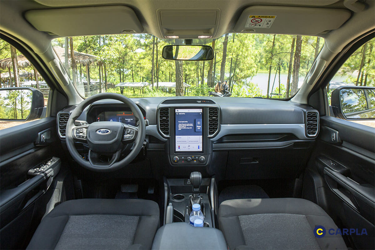 Chi tiết các tiện ích trong nội thất Ford Ranger 2022