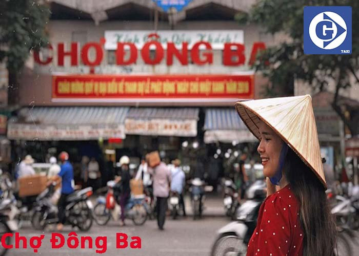 Chợ Đông Ba nhộn nhịp với du khách và người dân mua sắm