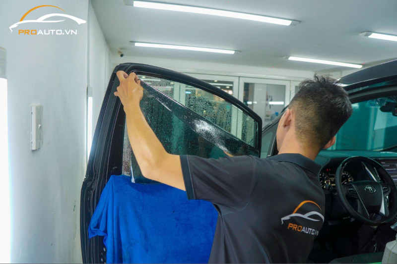 Chọn phim cách nhiệt cho vị trí kính tài phụ xe Land Cruiser