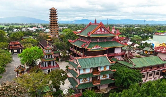 Chùa Thiên Hưng thuộc khu vực thành Đồ Bàn xưa – kinh đô của vương quốc Chăm Pa cổ