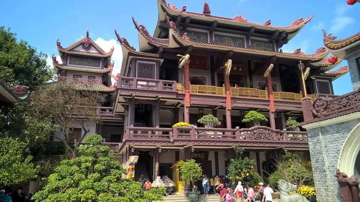 Tòa chính điện của Chùa Thiên Hưng