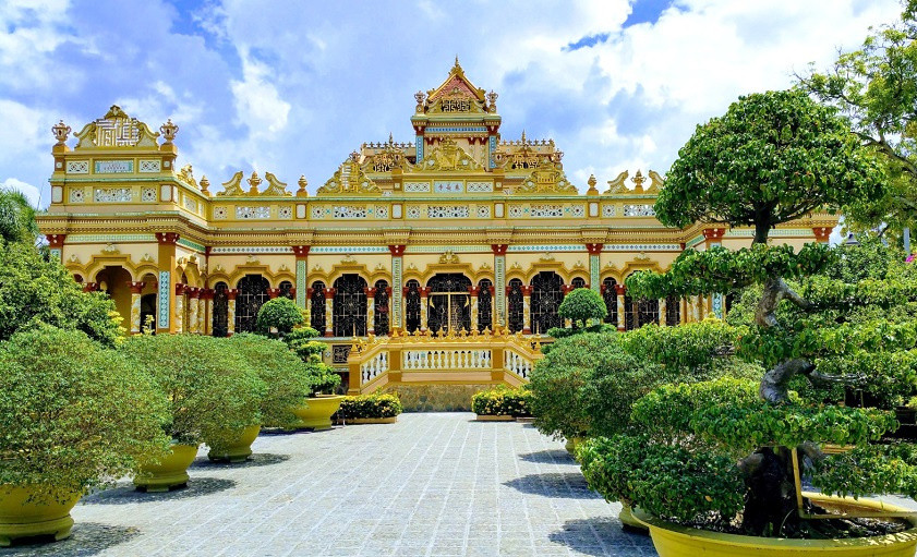 Chùa Vĩnh Tràng - Một trong những ngôi chùa bề thế tại miền Nam.