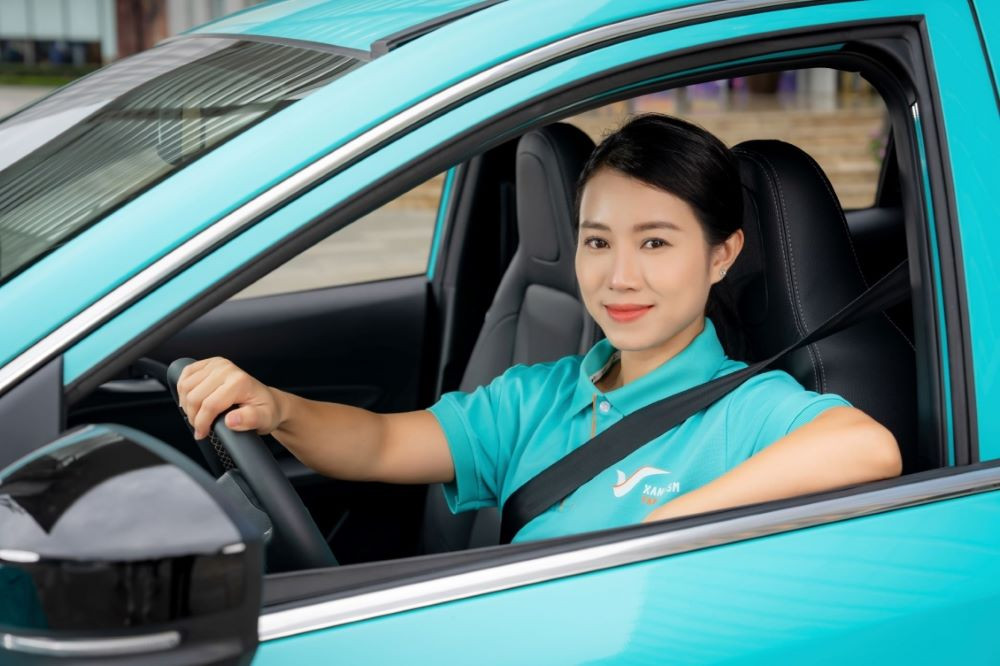 Cơ hội nghề nghiệp bình đẳng khi đăng ký lái xe taxi VinFast ở Hà Nội