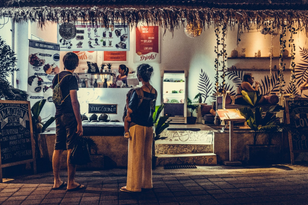 Con đường Campuhan Ridge Walk uốn lượn qua những ngọn đồi xanh rì ở Ubud