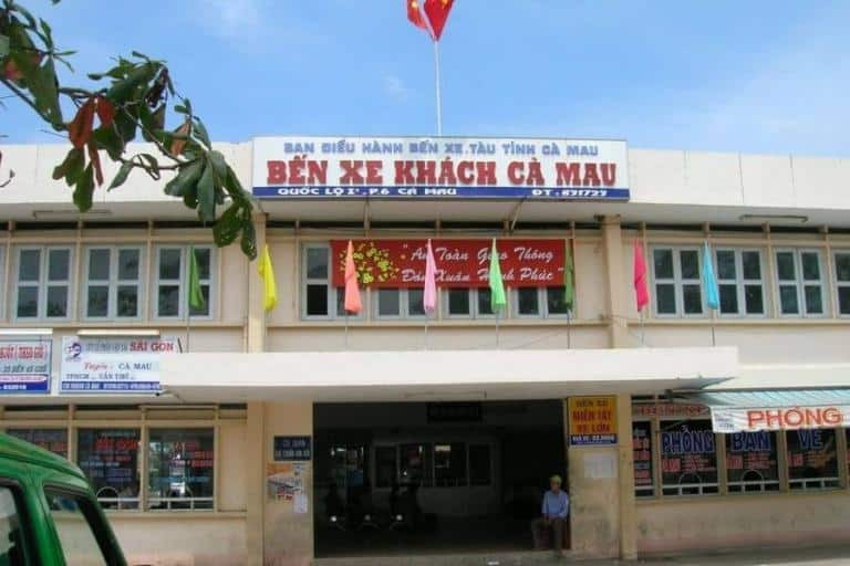 Cổng chính Bến xe Cà Mau trên đường Lý Thường Kiệt