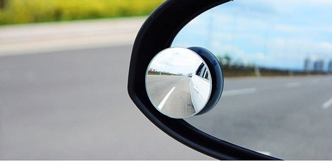 Công dụng gương xóa điểm mù xe ô tô
