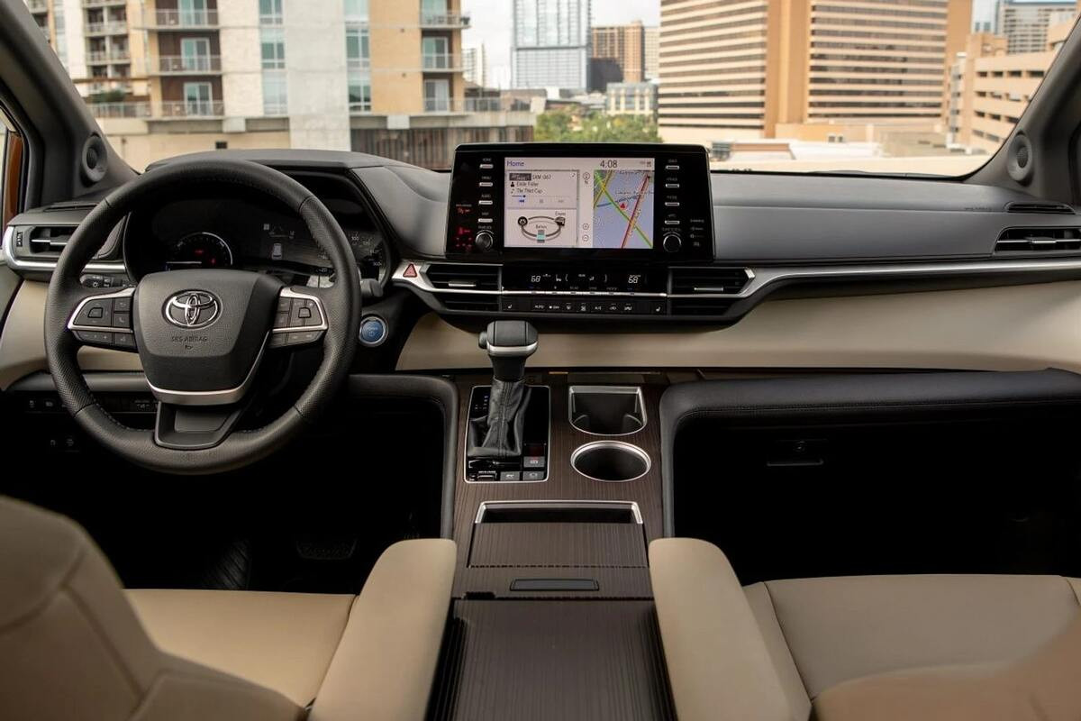 Công nghệ an toàn Toyota Safety Sense 2.0 và tiện nghi cao cấp trên Sienna 2025