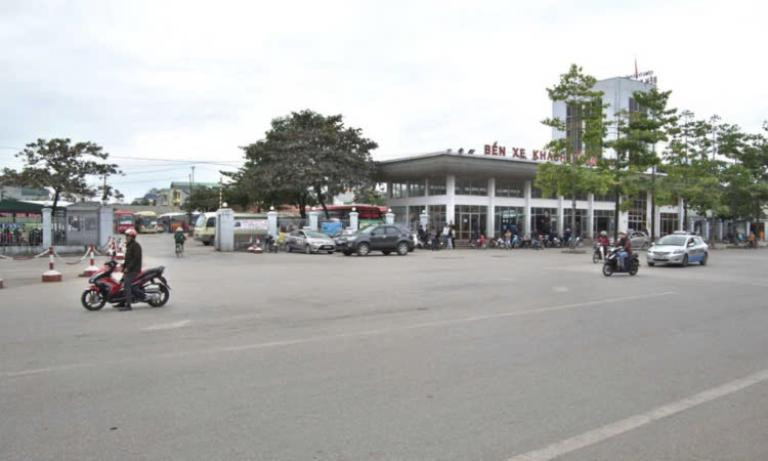 Cổng ra vào riêng biệt tại Bến xe Móng Cái giúp xe lưu thông dễ dàng