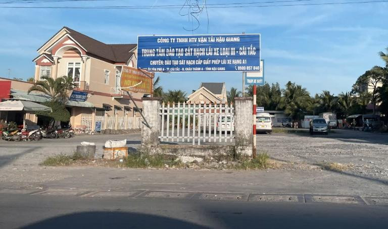 Cổng vào bến xe Cái Tắc Hậu Giang từ Quốc lộ 61