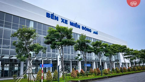 Cổng vào Bến xe Miền Đông mới khang trang