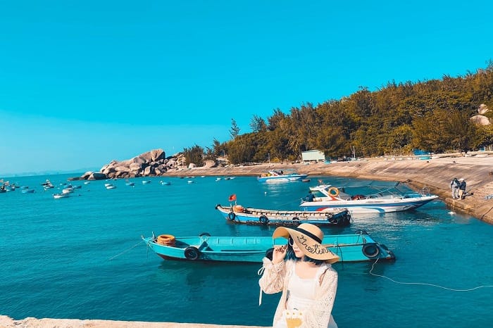 Đi bằng cano cao tốc