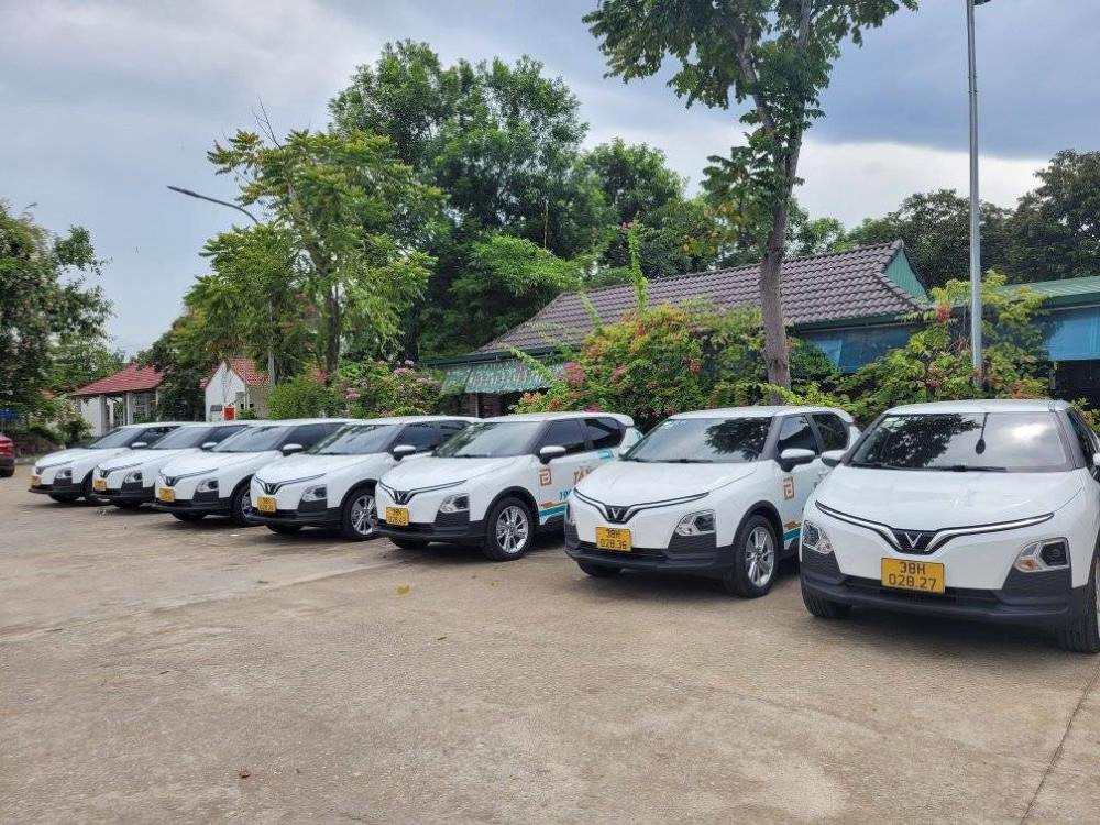 Đa dạng mẫu xe taxi từ 4 đến 7 chỗ, phù hợp mọi nhu cầu dat grap taxi duc trong và du lịch.