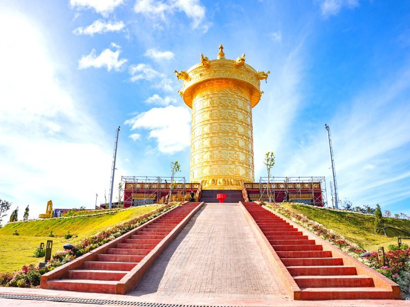 Đại bảo tháp Kinh Luân lớn nhất thế giới tại Samten Hills Dalat