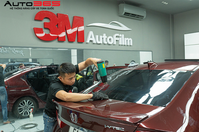 Dán phim cách nhiệt cho kính xe Honda Civic