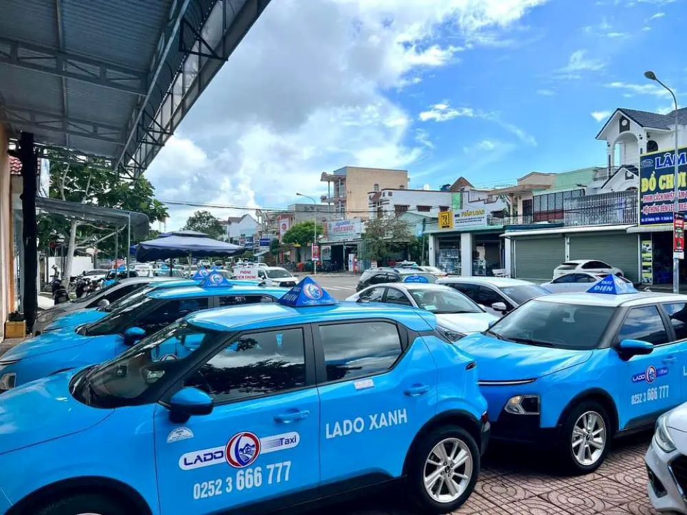 Dàn taxi Lado Lagi chuyên nghiệp và sang trọng