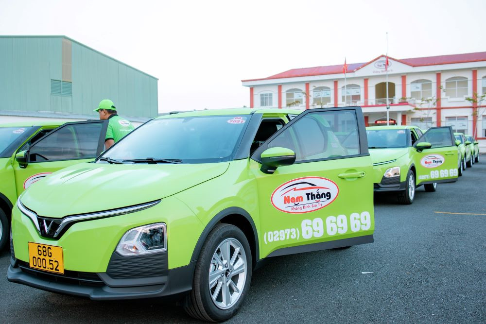 Dàn xe điện VinFast của Taxi Nam Thắng Cà Mau thân thiện môi trường
