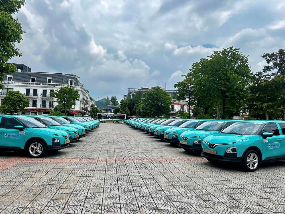 Dàn xe điện VinFast hiện đại của hãng taxi Xanh Tây Bắc, sẵn sàng phục vụ khách hàng