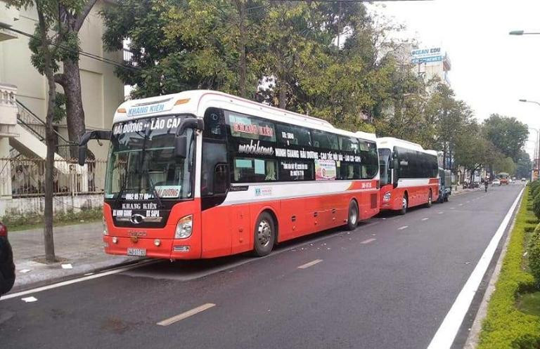Dàn xe khách hiện đại chuẩn bị xuất phát từ Ninh Giang đi Tây Bắc