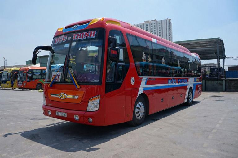 Dàn xe khách hiện đại phục vụ hành trình từ Bến xe phía Nam Huế