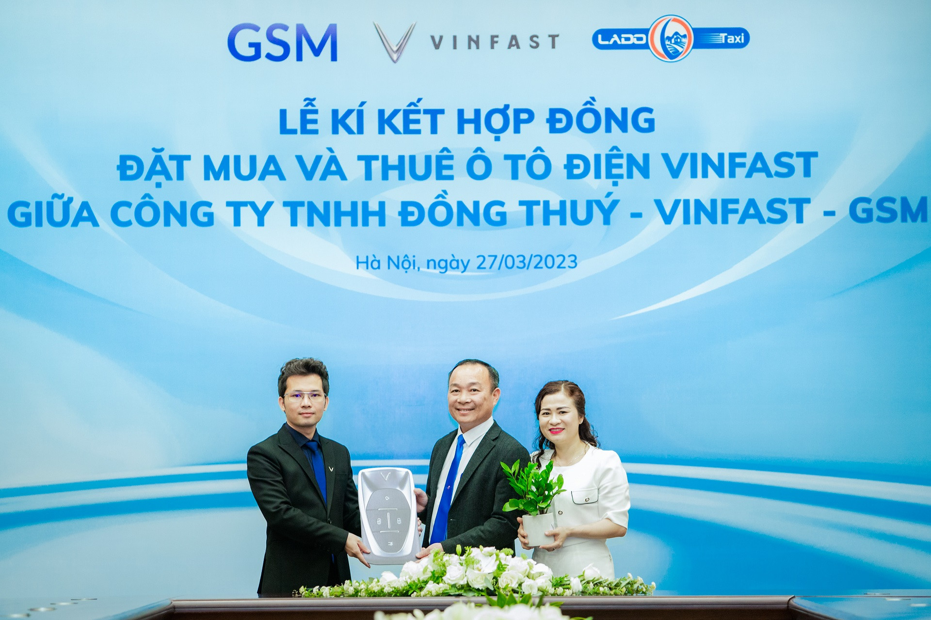 Dàn xe taxi điện hiện đại của Lado Taxi Lâm Đồng sẵn sàng phục vụ khách hàng