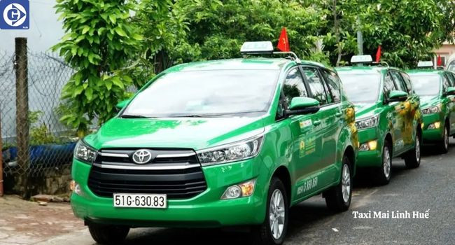 Dàn xe taxi Mai Linh đỗ chờ khách tại một địa điểm ở Huế