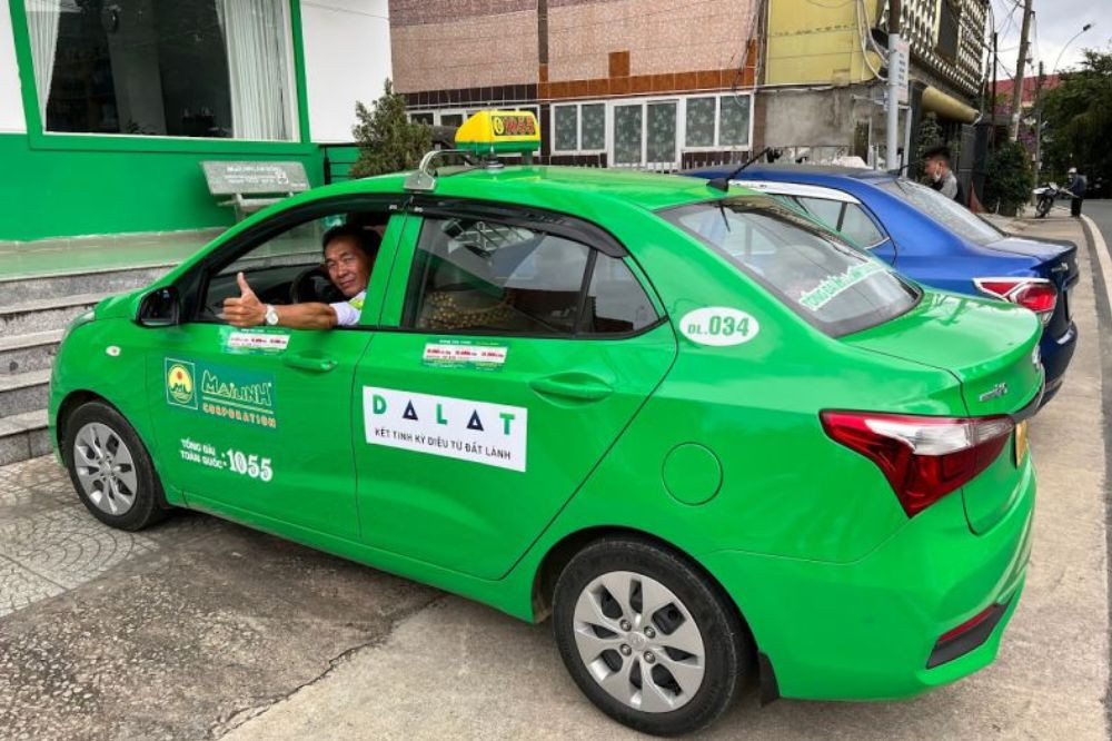 Dàn xe taxi Mai Linh hoạt động nhộn nhịp tại Di Linh Lâm Đồng, đảm bảo mọi hành trình của du khách