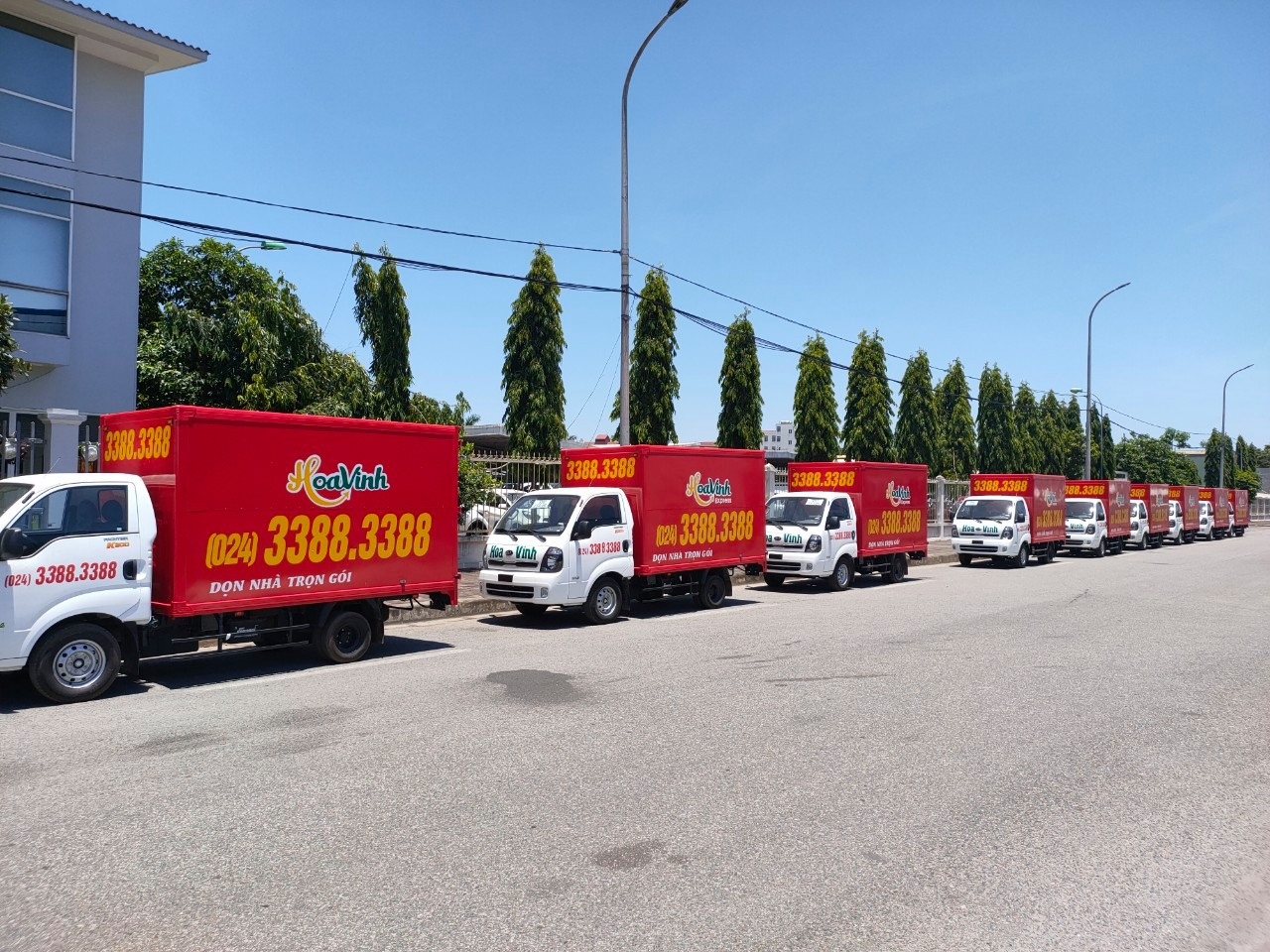 Dàn xe taxi tải Hoa Vinh với nhiều tải trọng khác nhau, đậu gọn gàng