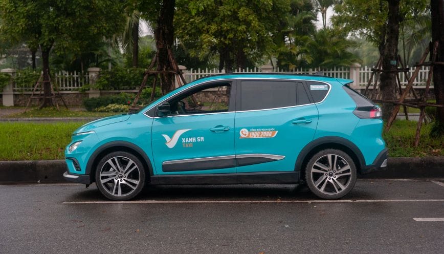 Đặt taxi Xanh SM qua hotline hoặc ứng dụng